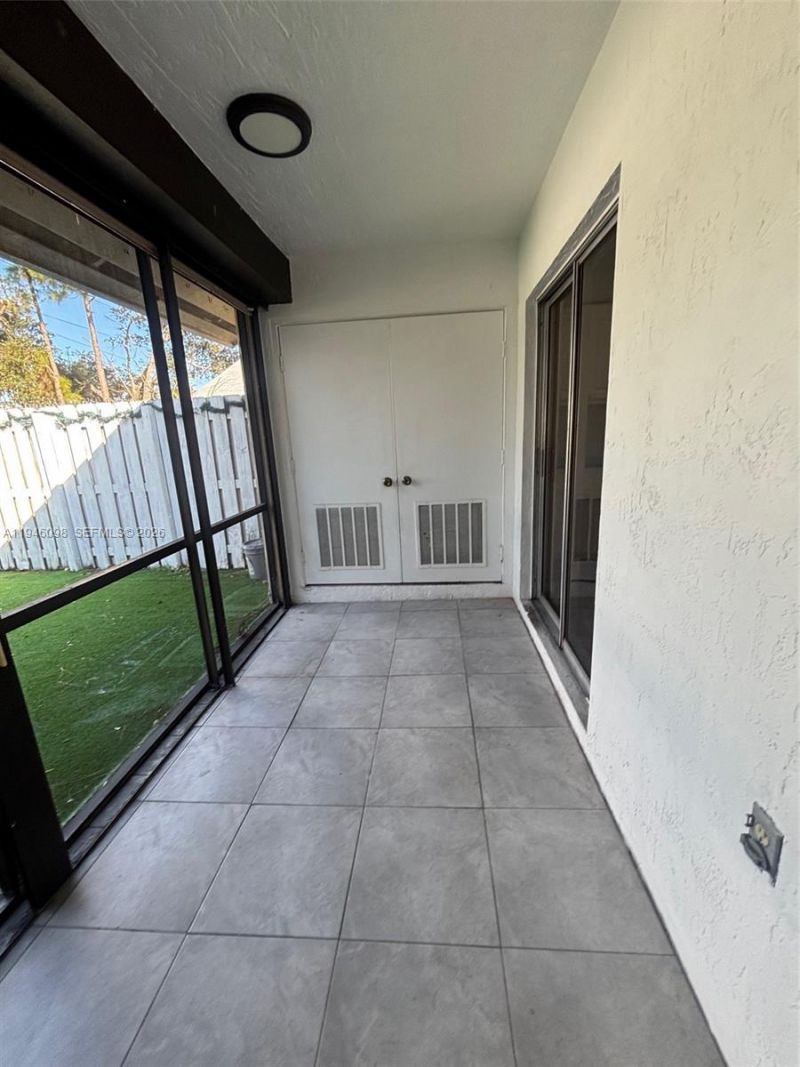 817 NE 214th Ln , Unit 4, Miami, FL 33179 Photo