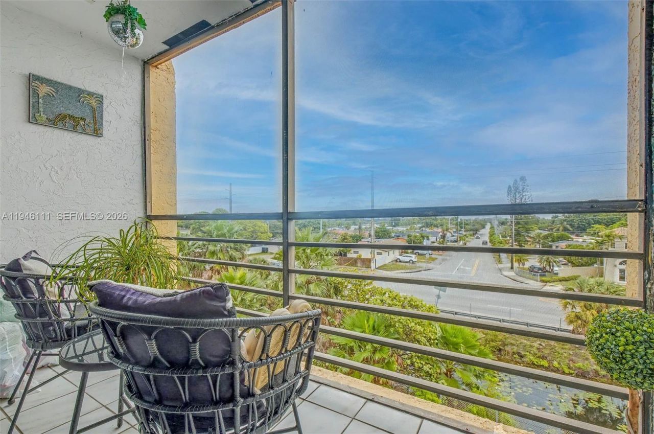 6831 W 14th Ct, Unit 403, Hialeah, FL 33014 Photo