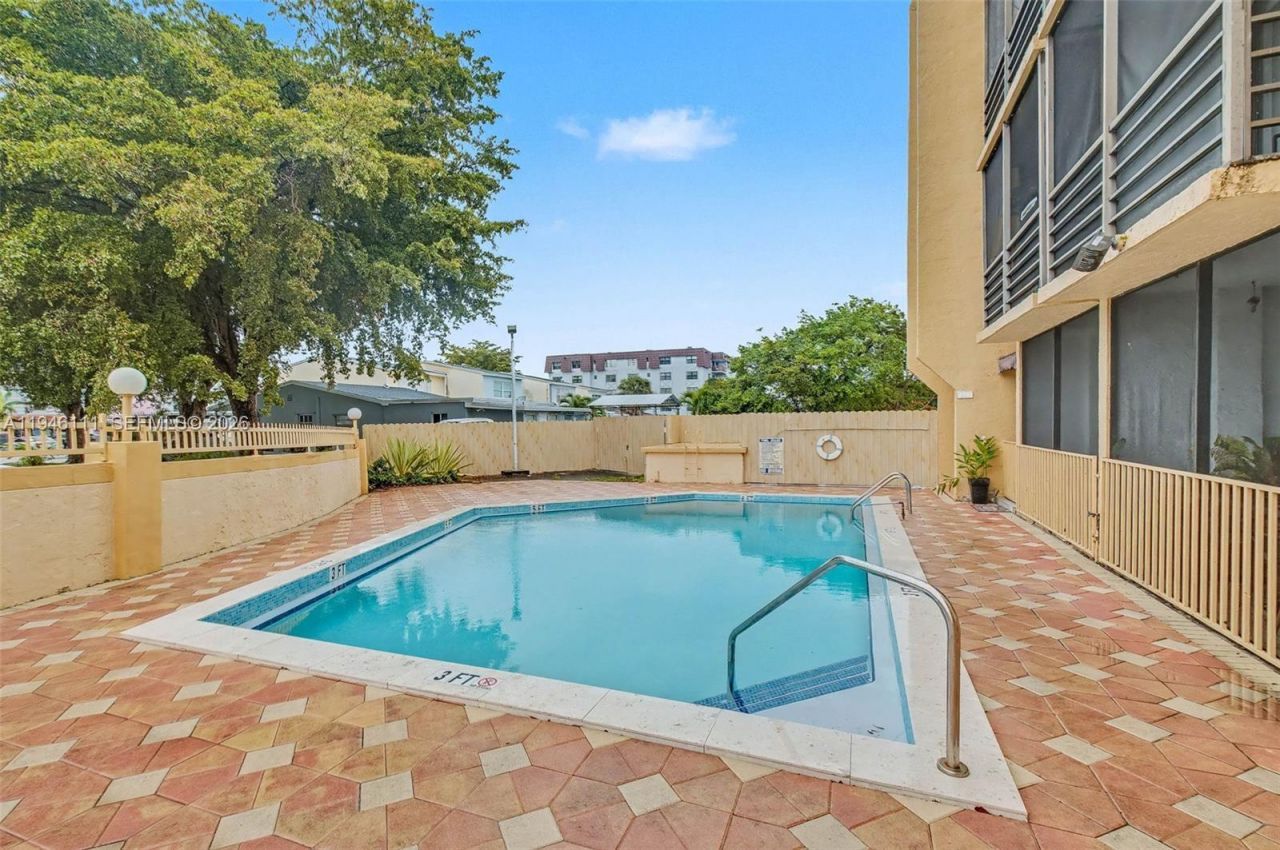 6831 W 14th Ct, Unit 403, Hialeah, FL 33014 Photo