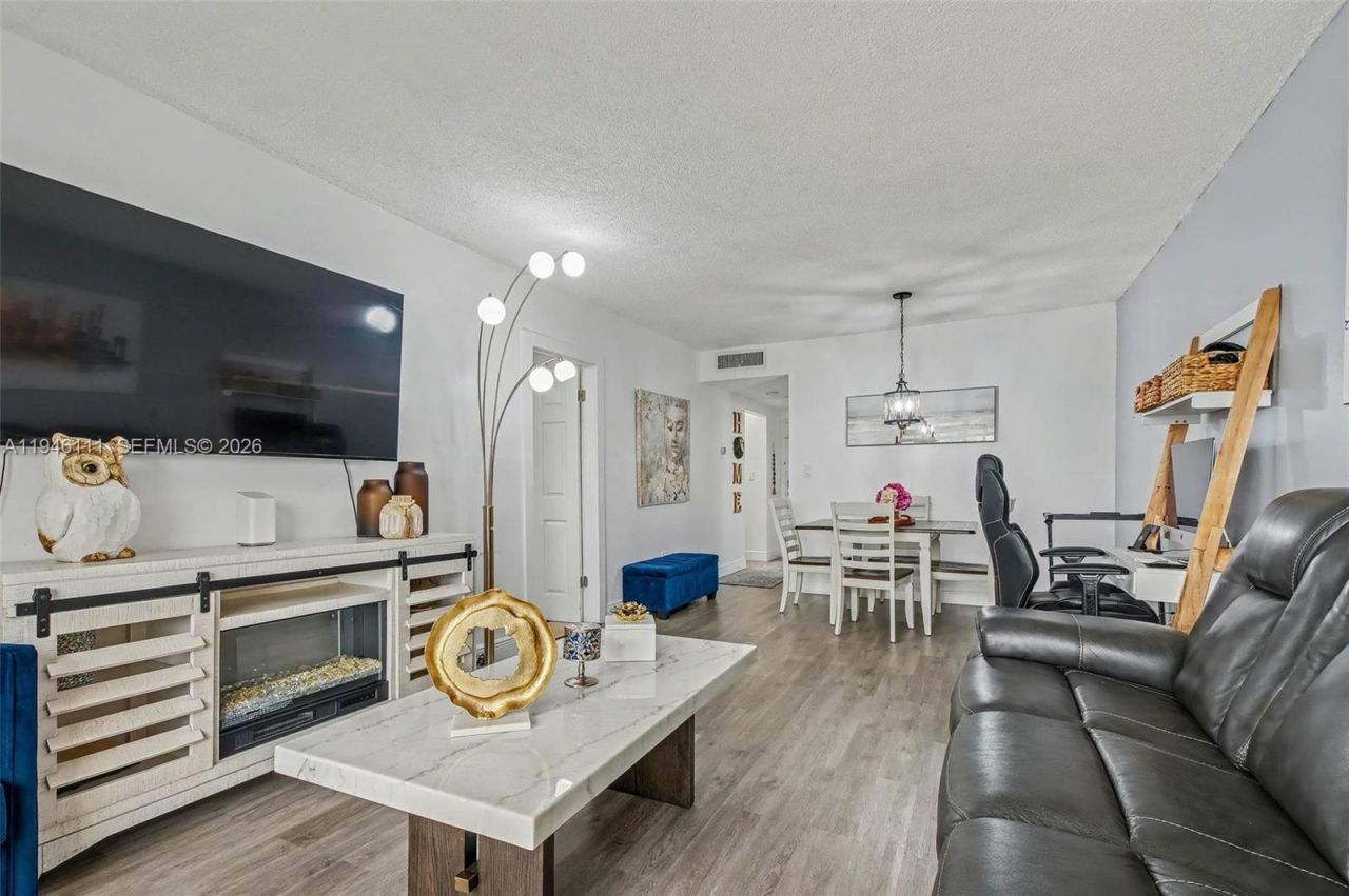 6831 W 14th Ct, Unit 403, Hialeah, FL 33014 Photo