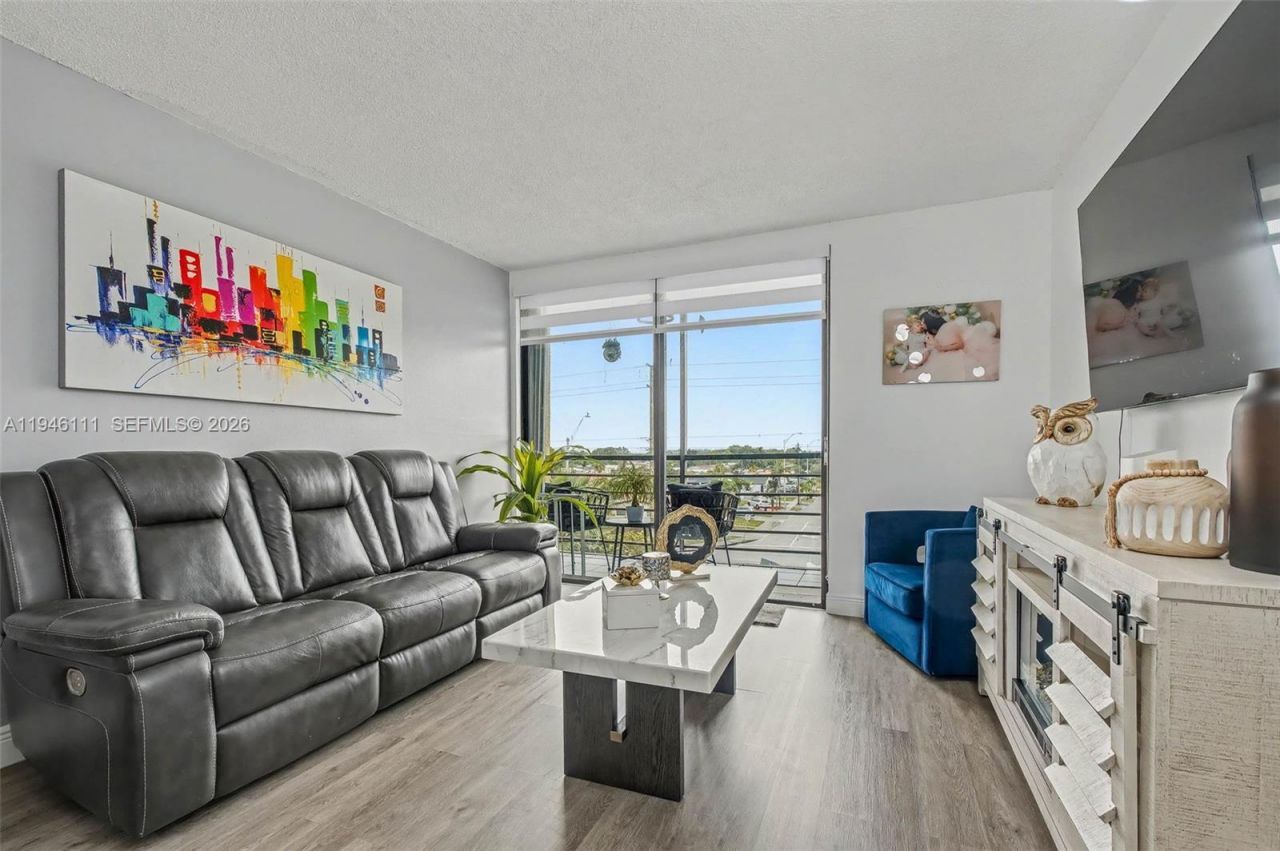 6831 W 14th Ct, Unit 403, Hialeah, FL 33014 Photo