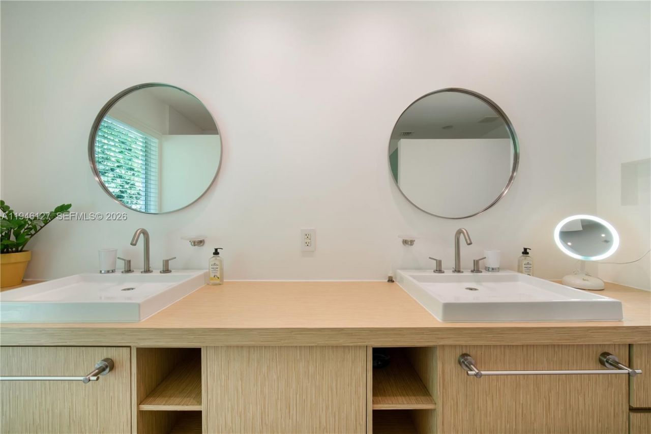 861 Harbor Dr, Key Biscayne, FL 33149 Photo