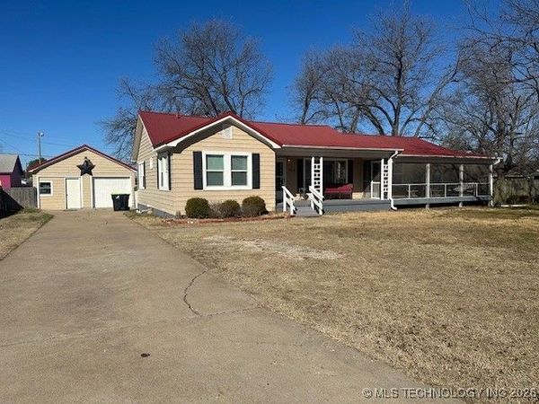 924 N Burns, Holdenville, OK 74848