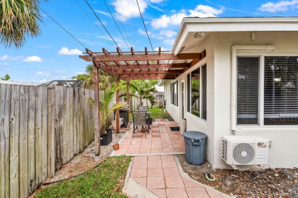 1501 N Palmway, Lake Worth Beach, FL 33460 Photo