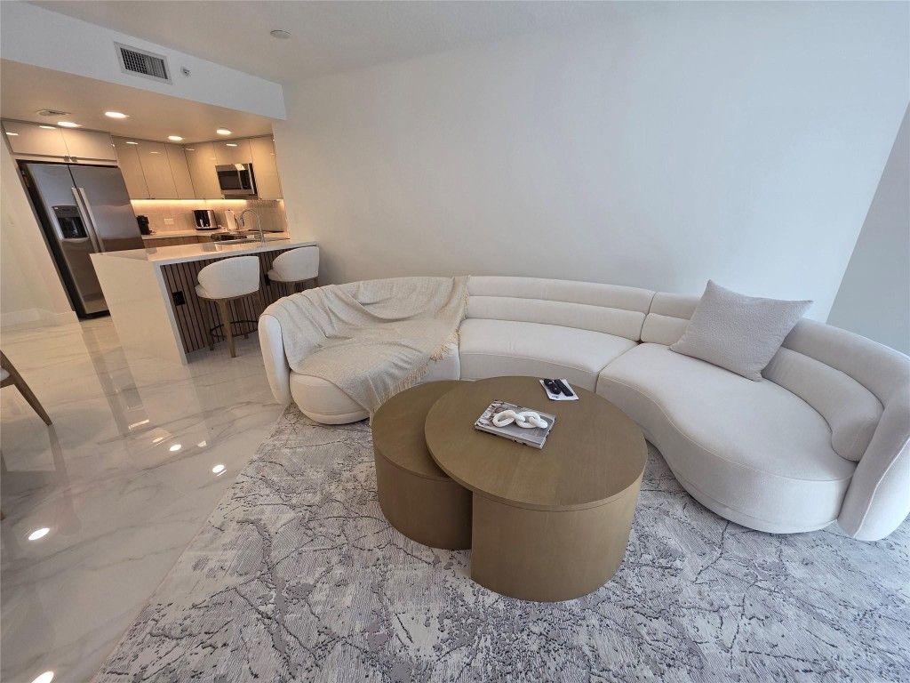 19501 W Country Club Drive, Unit 2306, Aventura, FL 33180 Photo