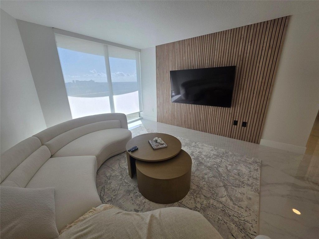 19501 W Country Club Drive, Unit 2306, Aventura, FL 33180 Photo