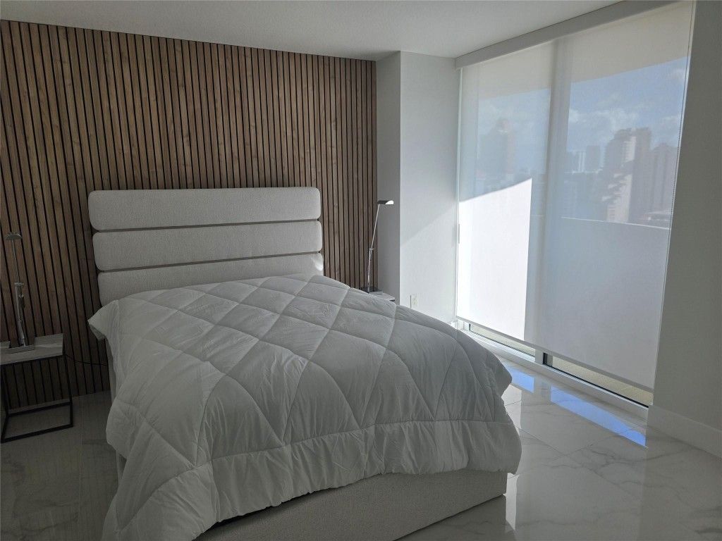 19501 W Country Club Drive, Unit 2306, Aventura, FL 33180 Photo