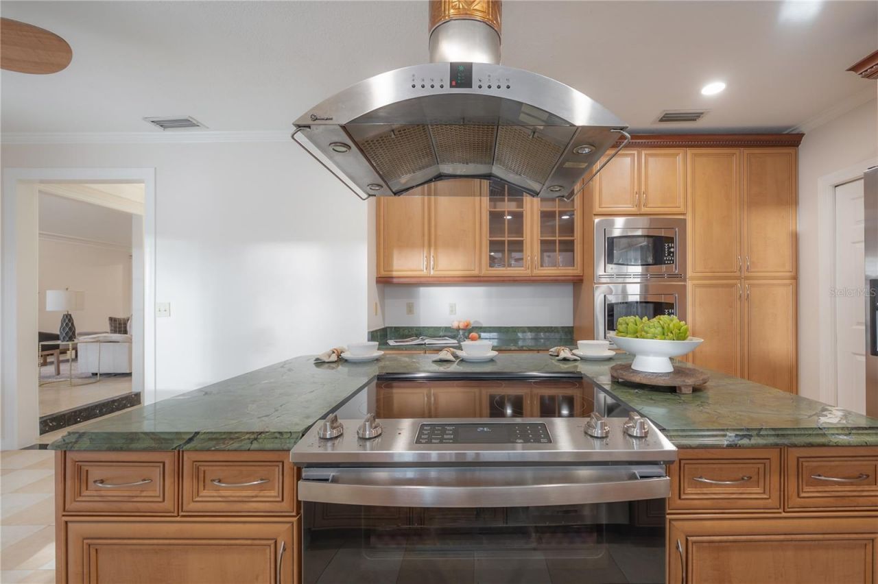 2908 Whittington Place, Tampa, FL 33618 Photo