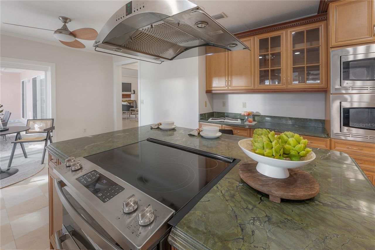 2908 Whittington Place, Tampa, FL 33618 Photo