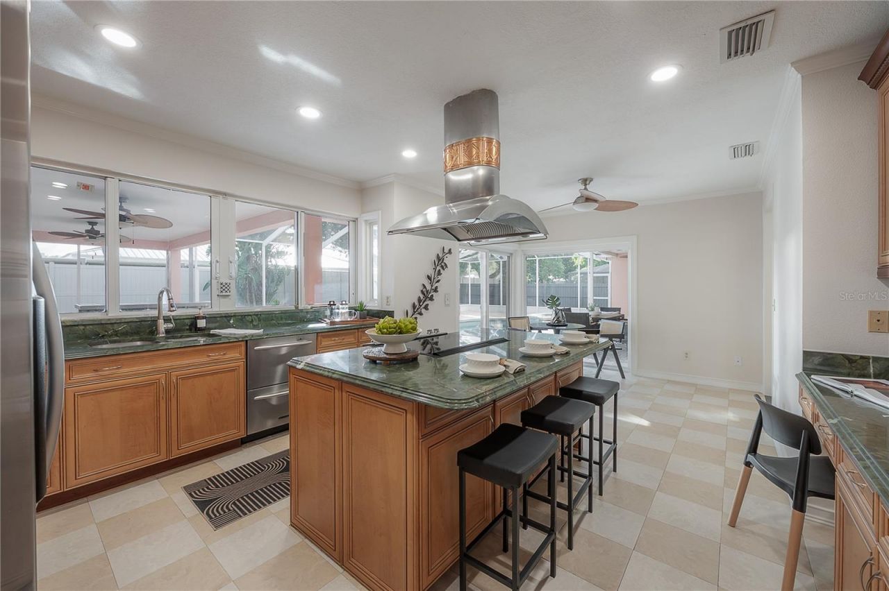 2908 Whittington Place, Tampa, FL 33618 Photo