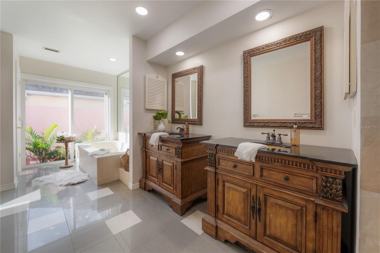 2908 Whittington Place, Tampa, FL 33618 Photo