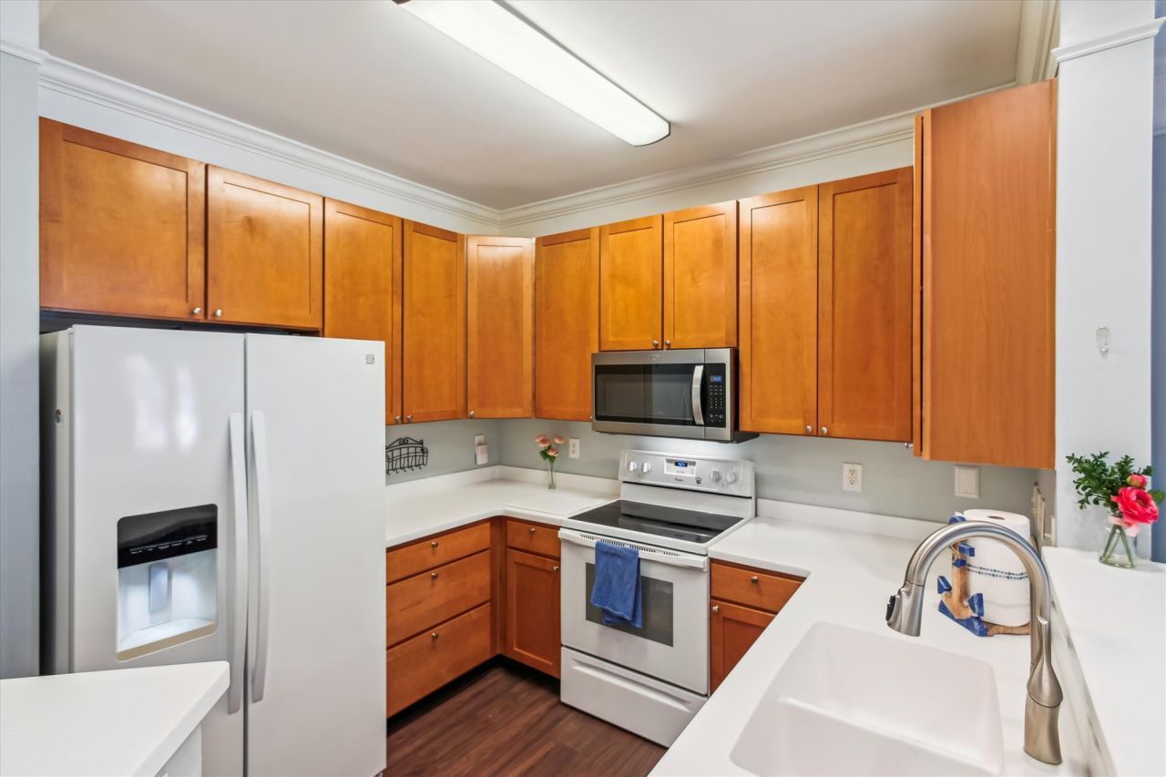 1025 Riverland Woods Place Photo 10