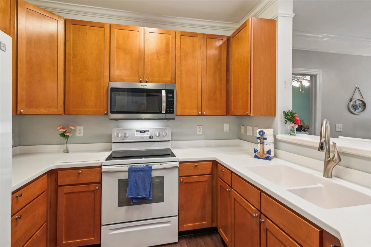 1025 Riverland Woods Place Photo 12