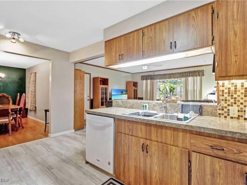 25550 Glenbrook Boulevard, Euclid, OH 44117 Photo 3