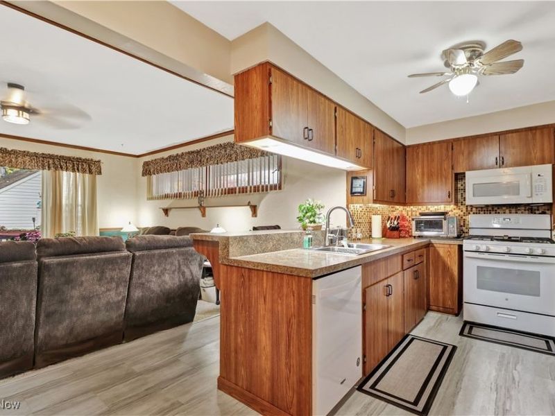 25550 Glenbrook Boulevard, Euclid, OH 44117 Photo 5