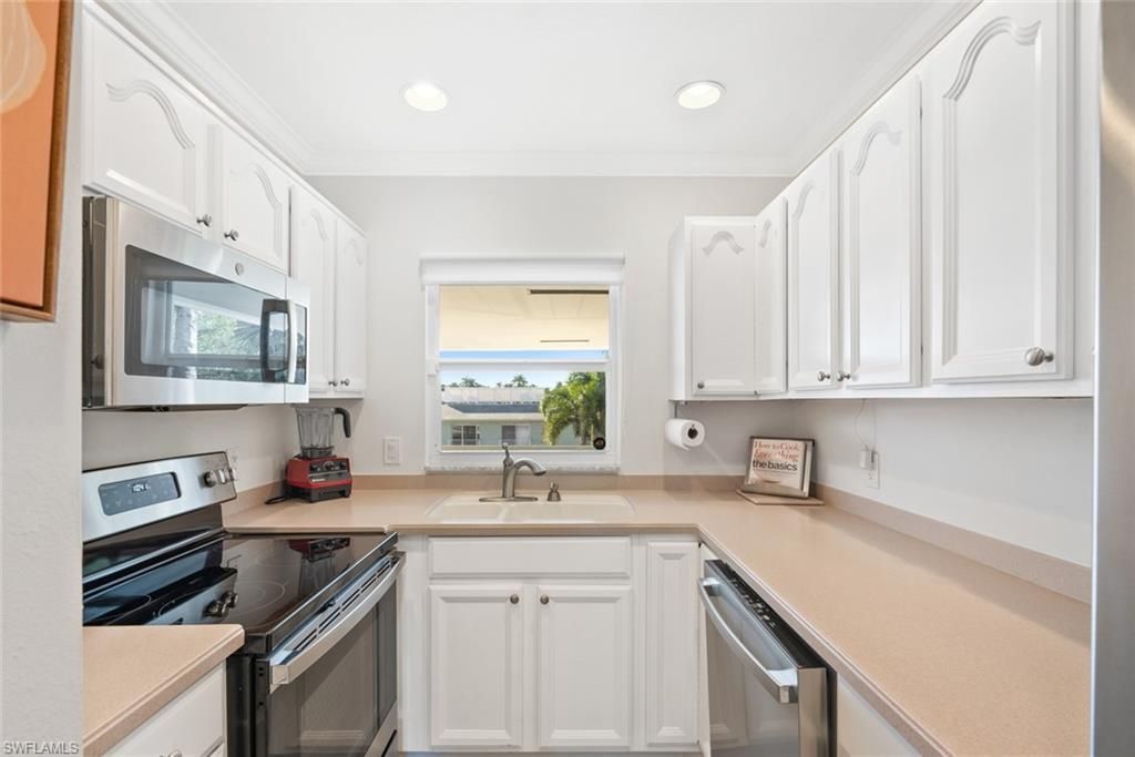 606 Broad Ave S, Unit J606, Naples, FL 34102 Photo