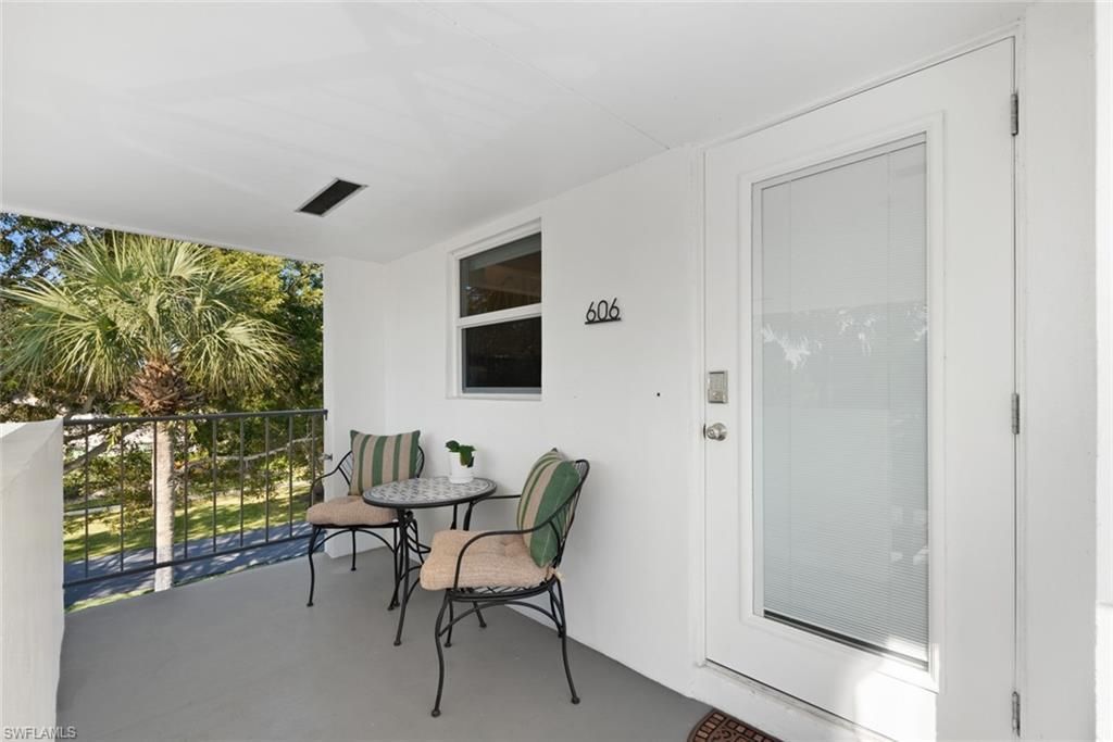 606 Broad Ave S, Unit J606, Naples, FL 34102 Photo