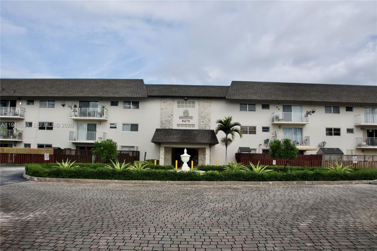 8475 SW 94th St, Unit 203E, Miami, FL 33156 Photo
