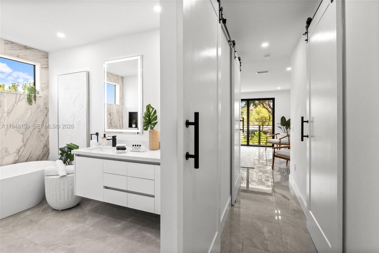 325 SW 16th St, Unit B, Fort Lauderdale, FL 33315 Photo