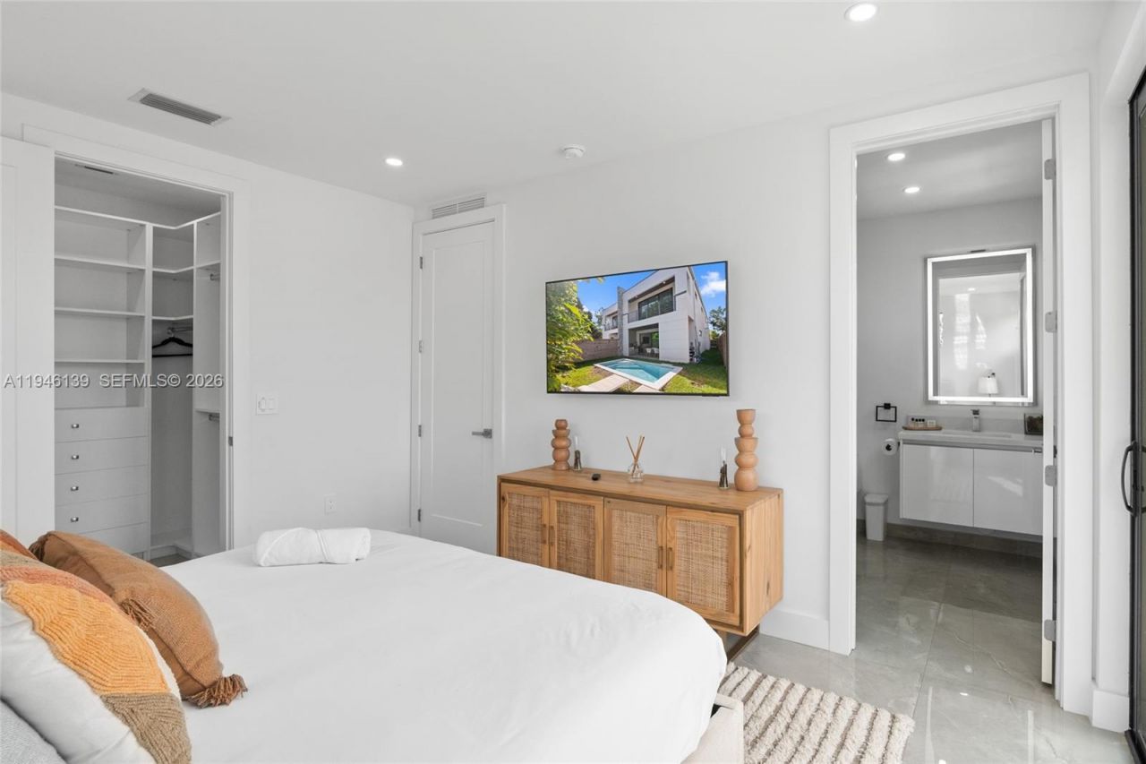 325 SW 16th St, Unit B, Fort Lauderdale, FL 33315 Photo