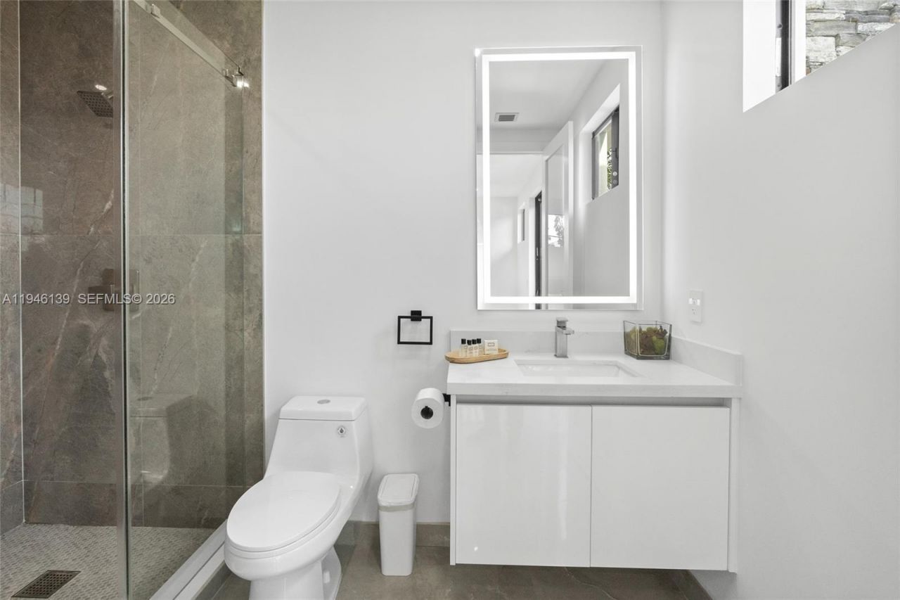 325 SW 16th St, Unit B, Fort Lauderdale, FL 33315 Photo