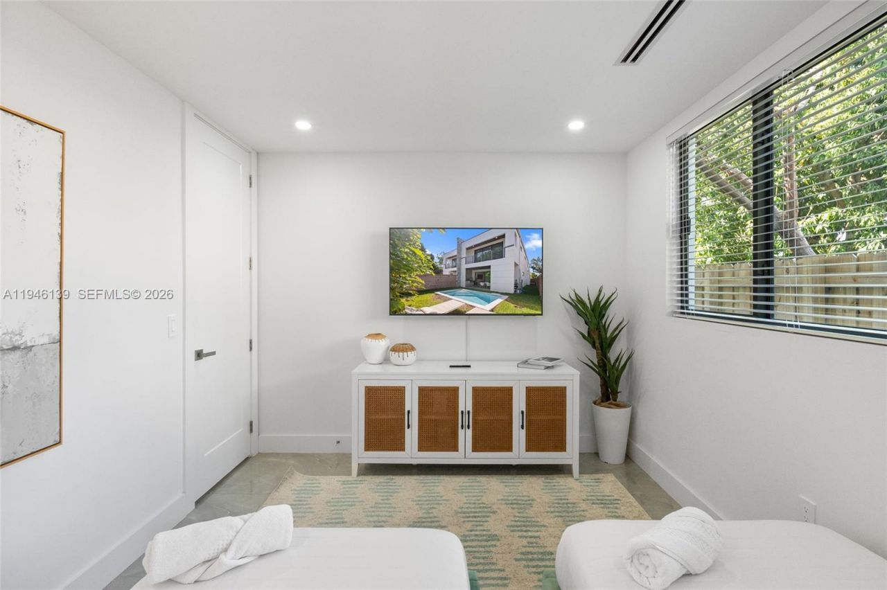 325 SW 16th St, Unit B, Fort Lauderdale, FL 33315 Photo