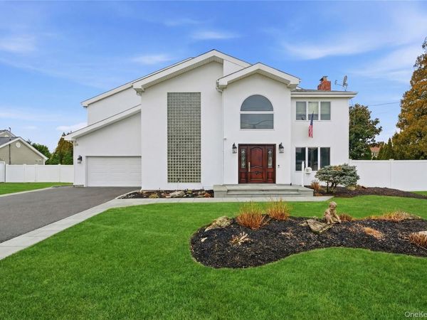 61 Bayview Avenue, Massapequa, NY 11758