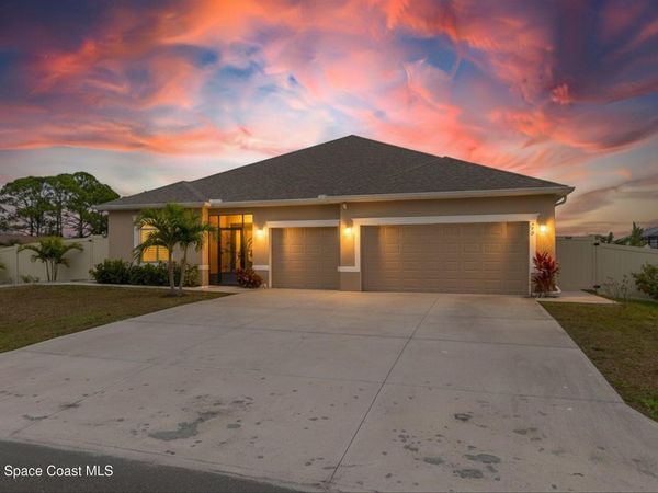 399 Calcutta Avenue NW, Palm Bay, FL 32907