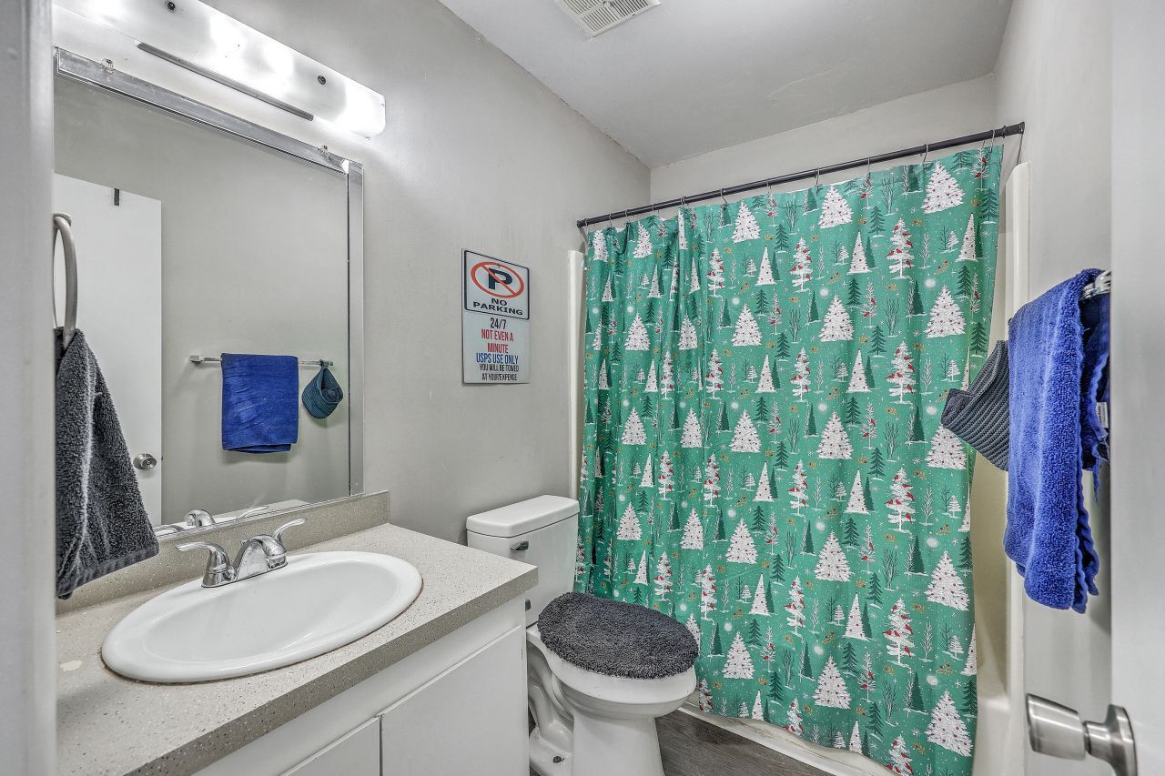 404 Greencastle Drive Photo 16