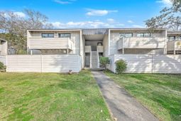 404 Greencastle Drive photo 4