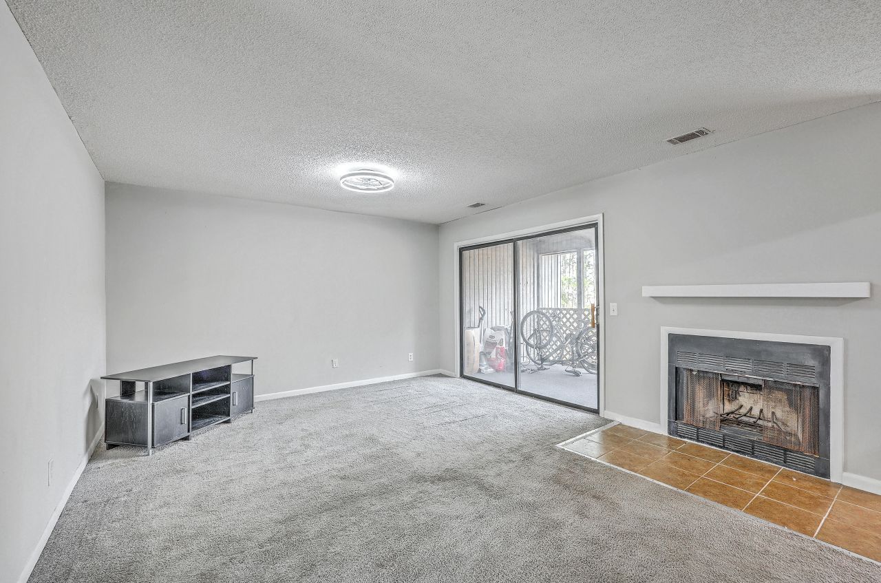 404 Greencastle Drive Photo 6