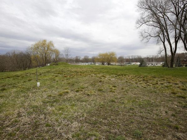 46 N New Moon Terrace N, Springfield, MI 49037