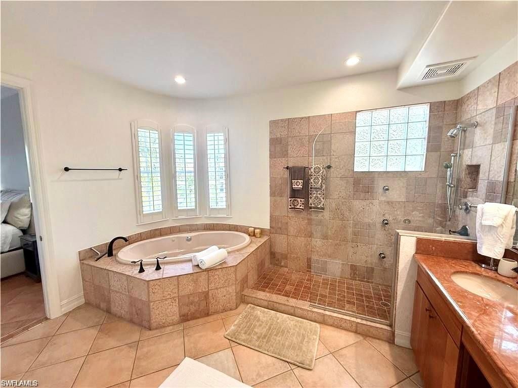 2659 Bolero Dr, Unit 3, Naples, FL 34109 Photo