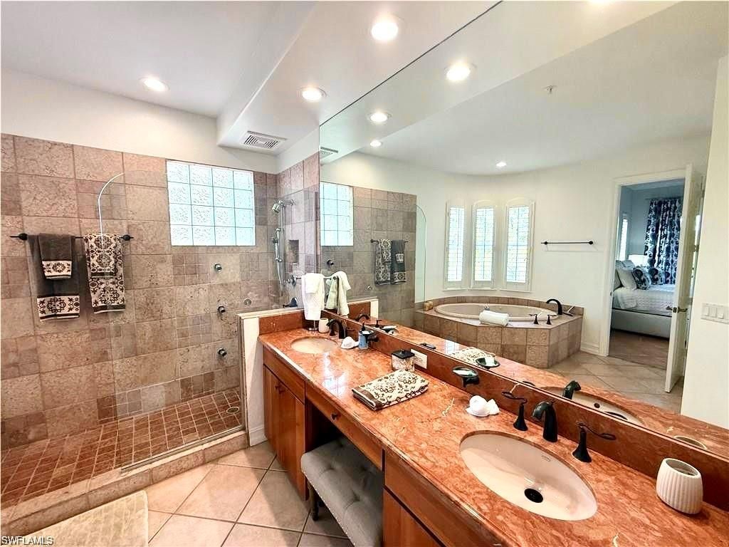 2659 Bolero Dr, Unit 3, Naples, FL 34109 Photo