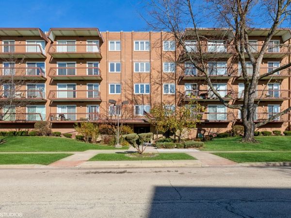 8100 W Foster Lane, Unit 510, Niles, IL 60714