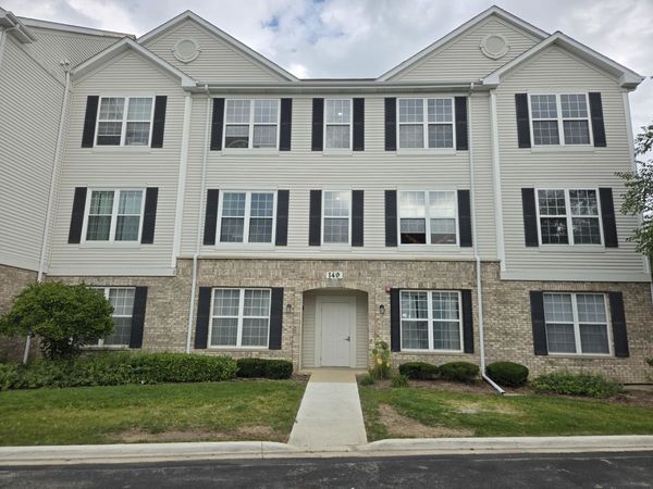 149 N Waters Edge Drive, Unit F, Glendale Heights, IL 60139