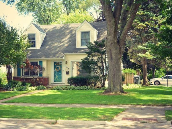 745 S CHESTNUT Avenue, Arlington Heights, IL 60005