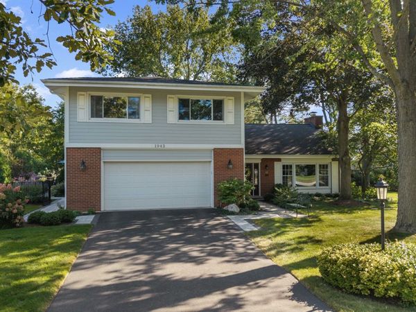 1943 Sunnyside Circle, Northbrook, IL 60062