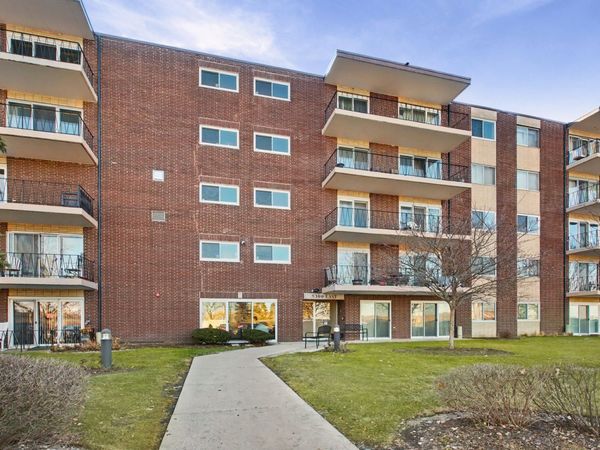 5300 Walnut Avenue, Unit 24B, Downers Grove, IL 60515