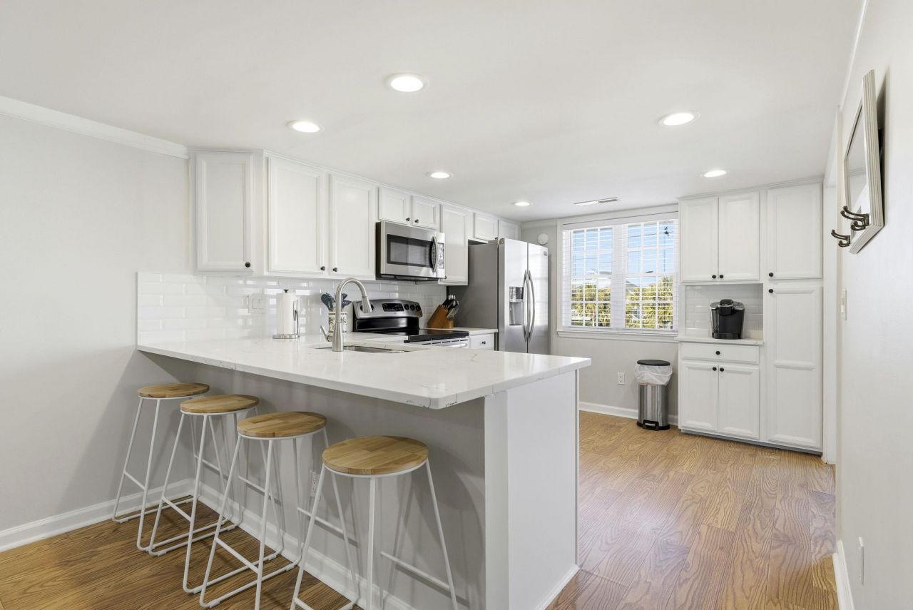 5105 Ocean Blvd. N Photo 8