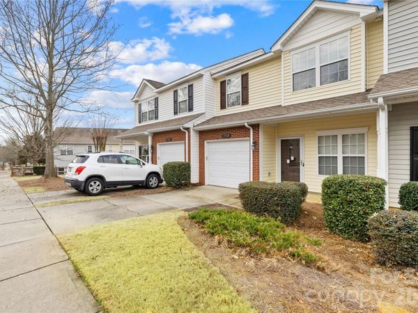 15558 Stronvar House Lane, Charlotte, NC 28277