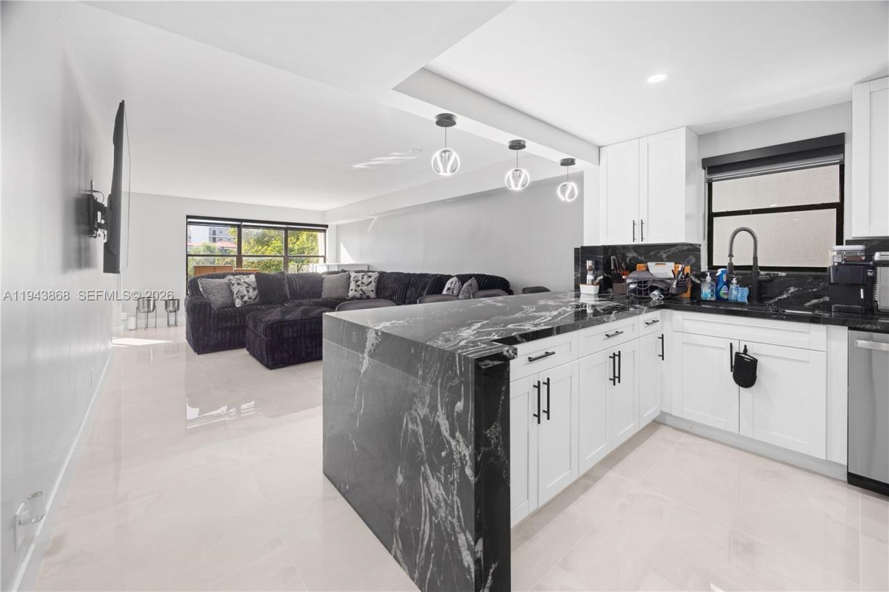 2302 S Cypress Bend Dr , Unit 306, Pompano Beach, FL 33069 Photo