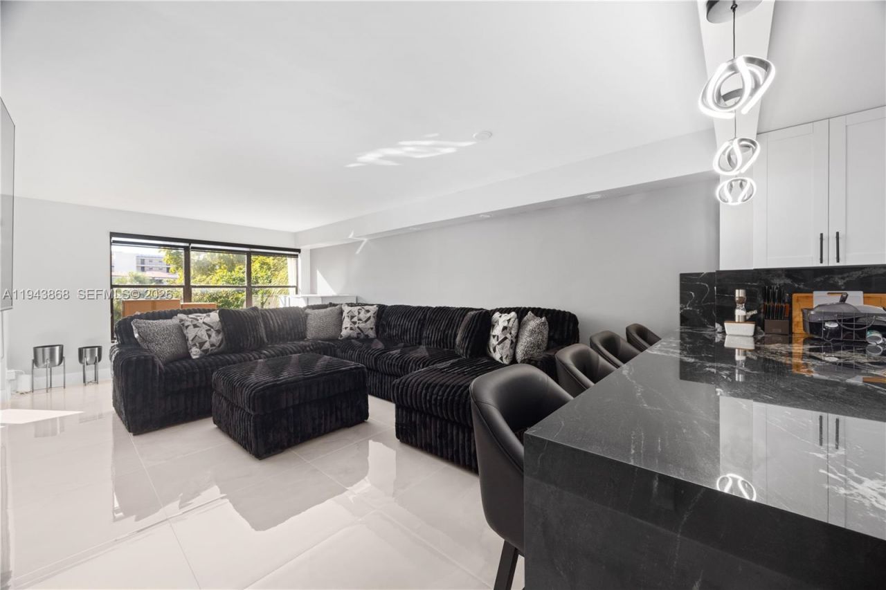 2302 S Cypress Bend Dr , Unit 306, Pompano Beach, FL 33069 Photo