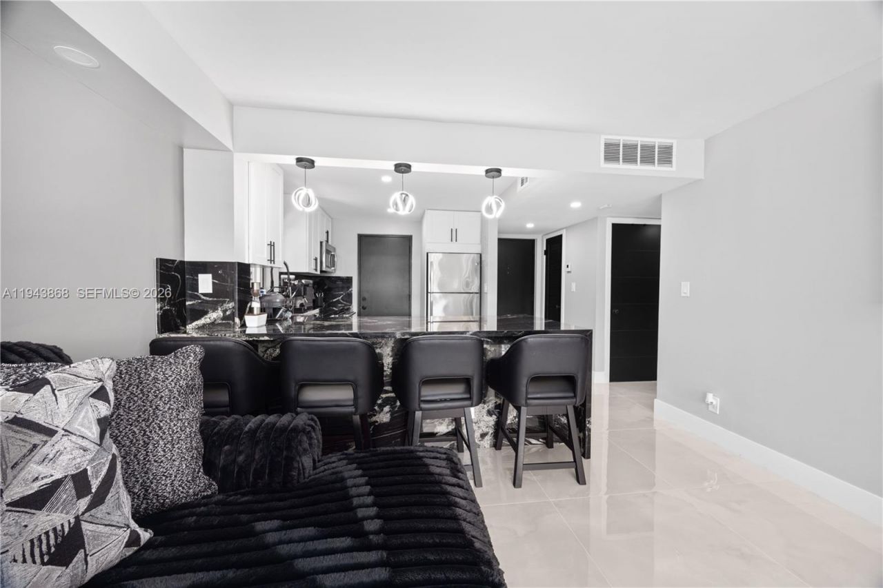 2302 S Cypress Bend Dr , Unit 306, Pompano Beach, FL 33069 Photo