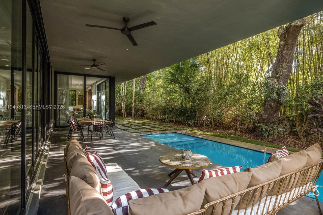 3232 Emathla St , Miami, FL 33133 Photo