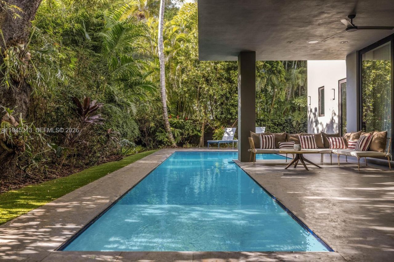 3232 Emathla St , Miami, FL 33133 Photo