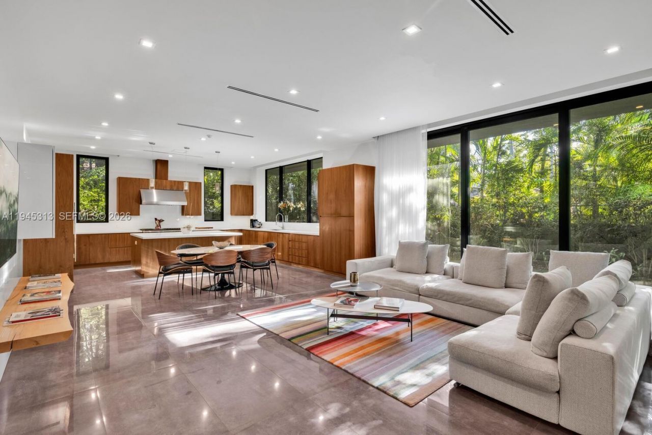 3232 Emathla St , Miami, FL 33133 Photo