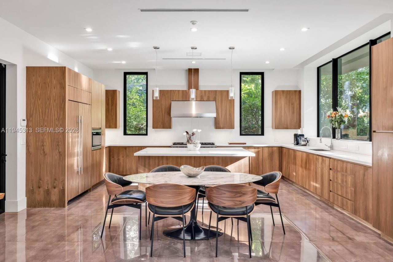 3232 Emathla St , Miami, FL 33133 Photo