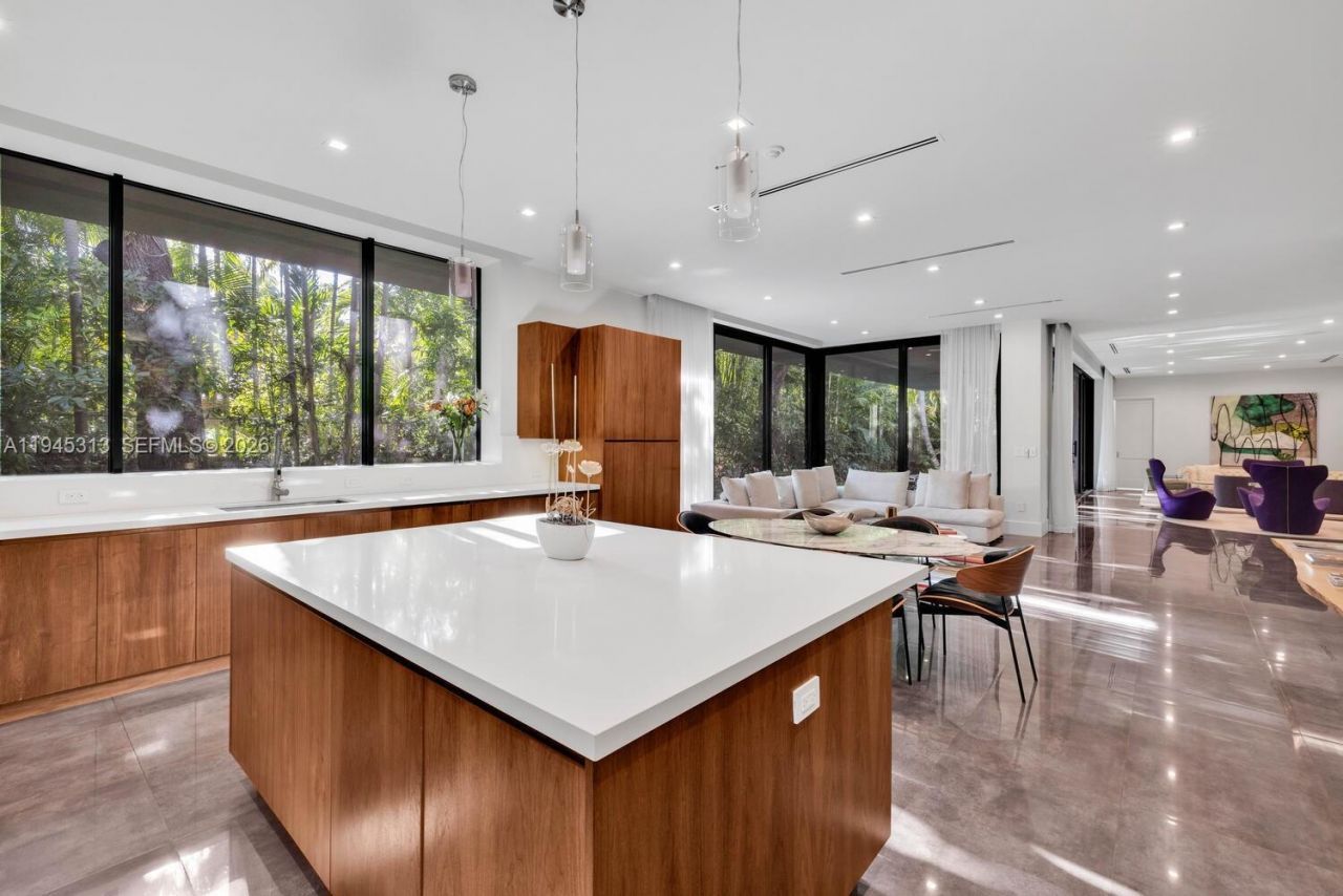 3232 Emathla St , Miami, FL 33133 Photo