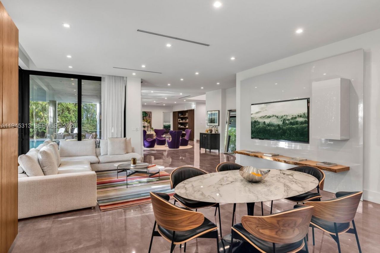 3232 Emathla St , Miami, FL 33133 Photo